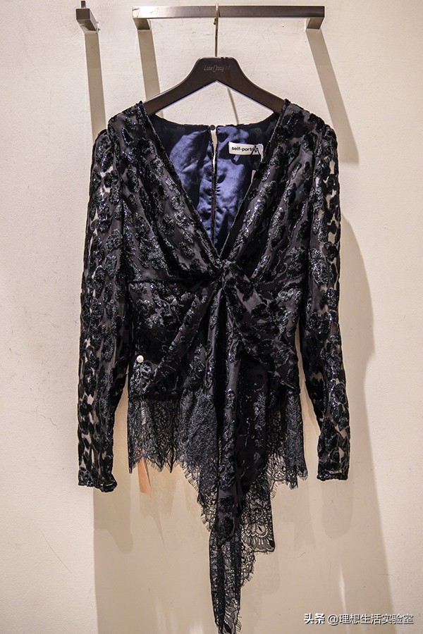 我们逛了天的成都时代奥莱，为你整理出这份春节新衣精明采购清单