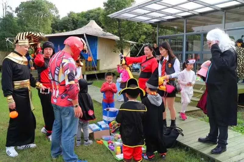 不靠娱乐设施、不接待散客、不主动宣传，这个庄园依然被引爆