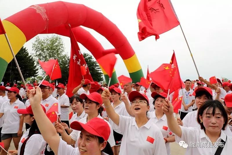 我叫成县，这是我2019年的自拍照~