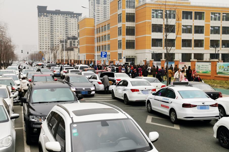 别再黑北湖没人了，停车位都找不着