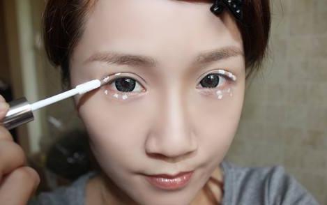 下眼线晕妆是什么原因,画眼线晕妆怎么办最有效方法