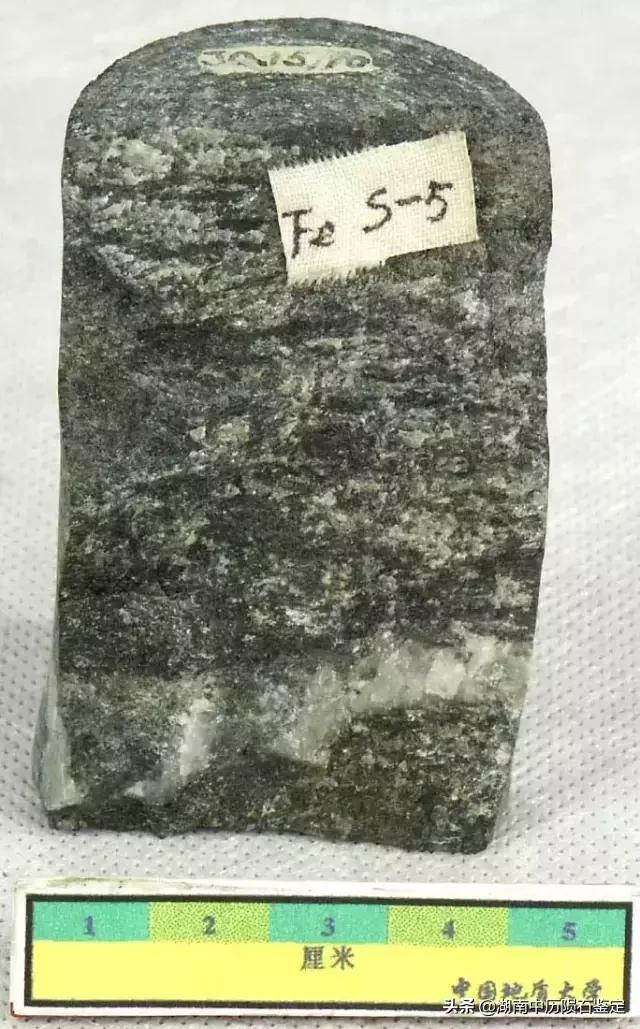 月球陨石与地球矿石的区别,月球陨石和矿石有什么区别