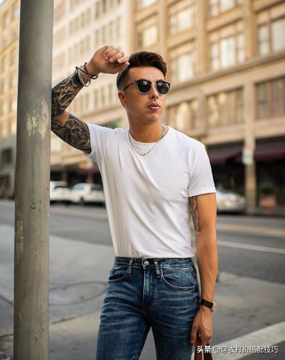 别人穿白T很时髦，自己穿起来却像睡衣，问题都出现在哪里？