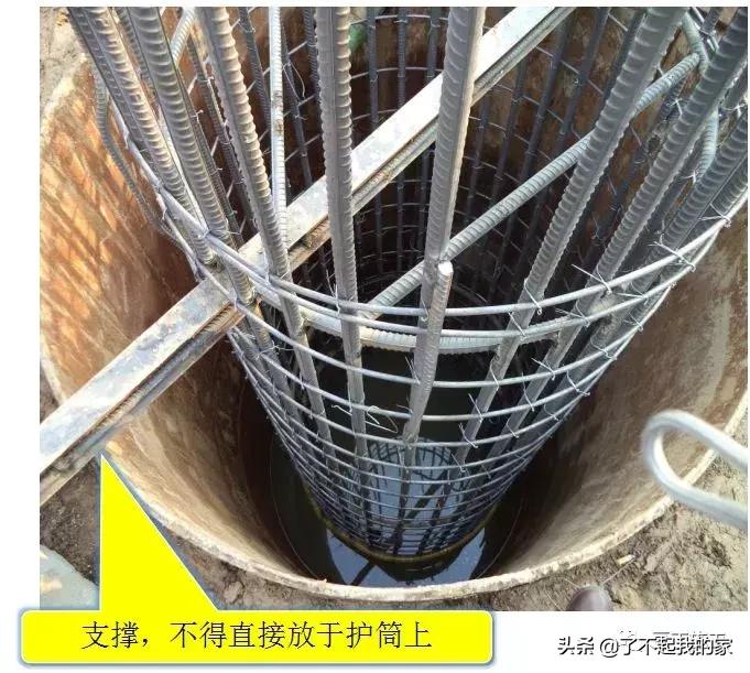 灌注桩钢筋笼卡住导管怎么办,打桩塌孔原因