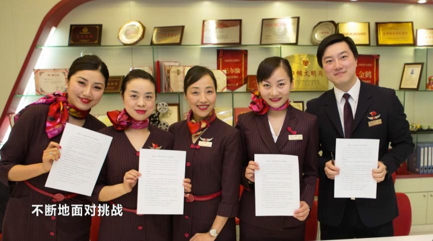 《美好时代》纺织女工到“特聘服务专家”，吴尔愉将服务变成艺术