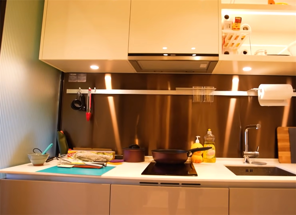 28岁香港夫妻买下35m2蜗居,香港一家三口买下27㎡蜗居