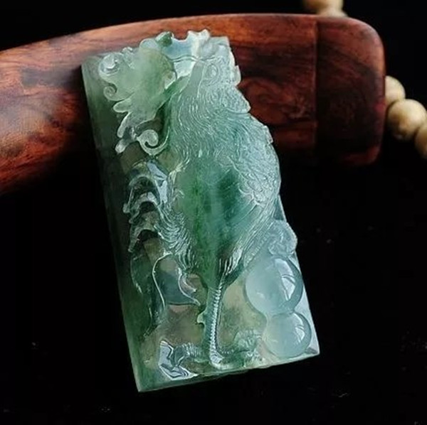 木那翡翠原石切开,这块翡翠原石能切出什么