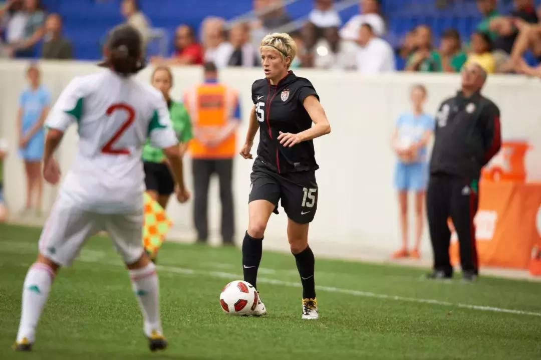 美国女足队长对特朗普的评价,他是最硬核的女足球星