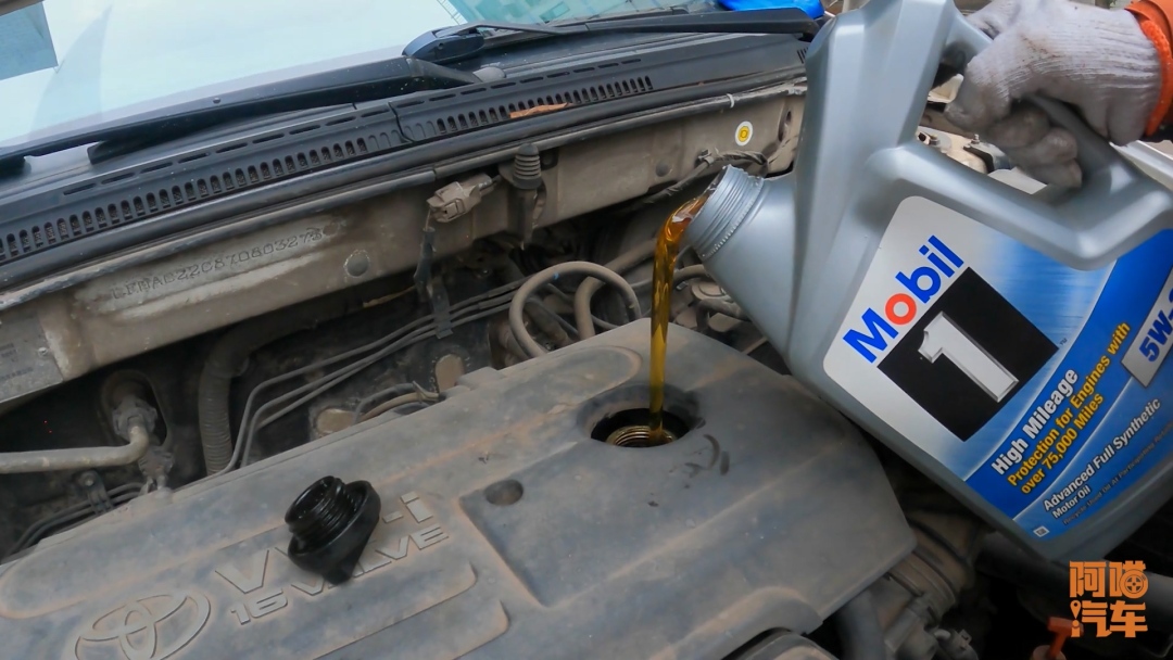 换机油到底要不要看着,换机油正确操作