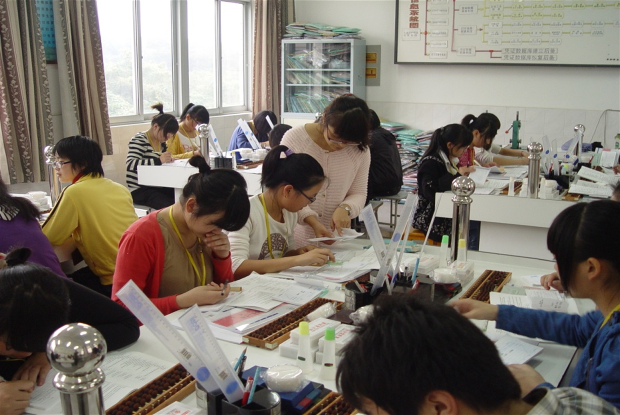 金融和会计学哪个专业好,金融和会计哪个难学