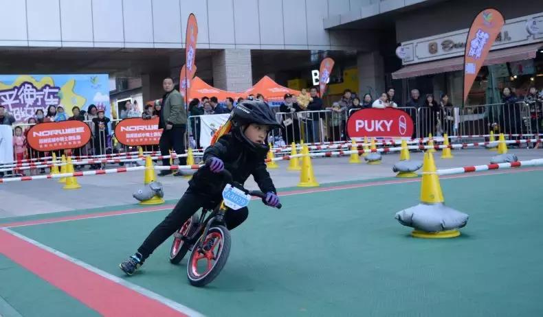 全城招募平衡车小骑手,全城招募0-3岁的小孩