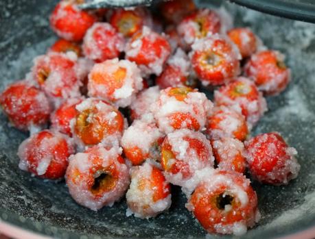 山楂雪球挂霜技巧,山楂雪球挂霜正确方法技巧