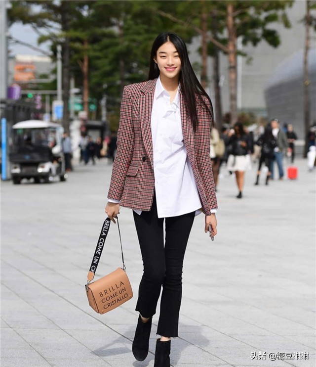 韩国女人穿衣街拍,韩国街拍秋季女生穿搭潮