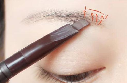 女生纹眉明显不好看,不会画眉的到底要不要去纹眉