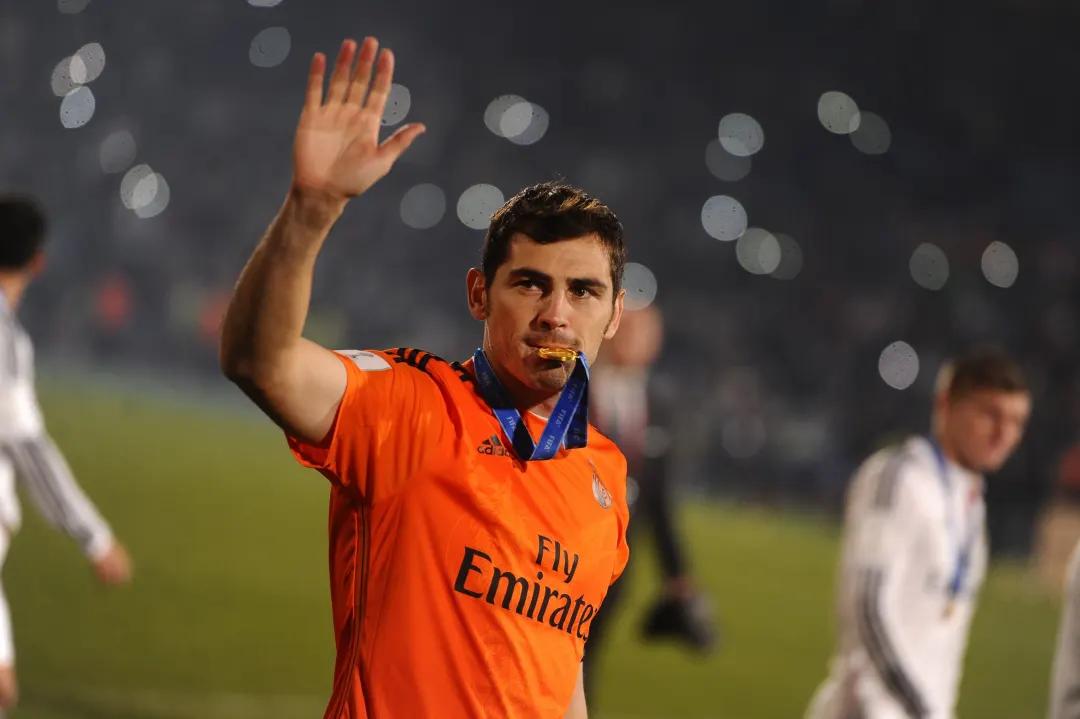 阻挡死神！39岁传奇门神退役真正原因揭晓：C罗梅西送上祝福