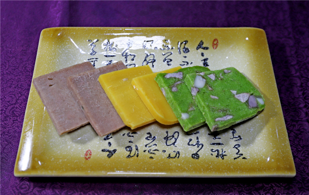 桂林藏在山洞里的油茶店,桂林开在半山腰的油茶店