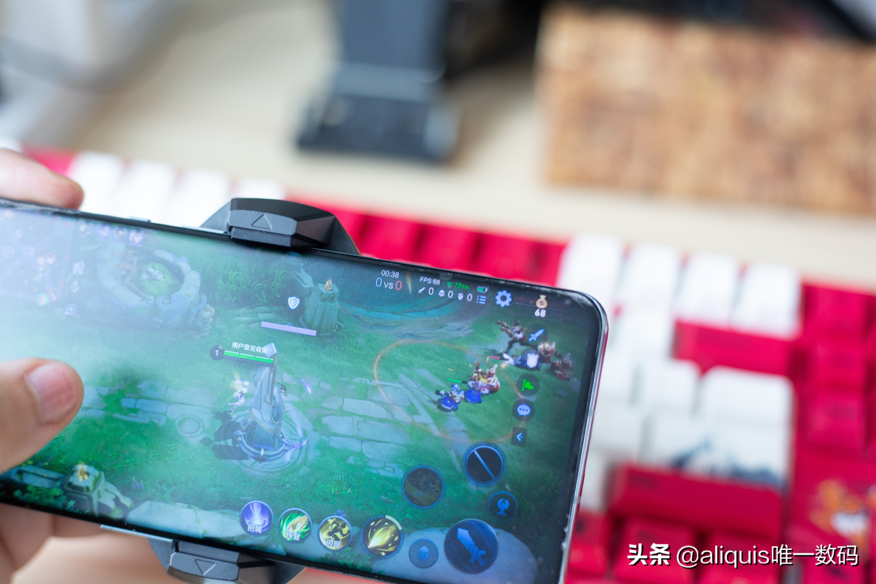 红魔手机加散热器游戏测评,手机玩原神满特效测试