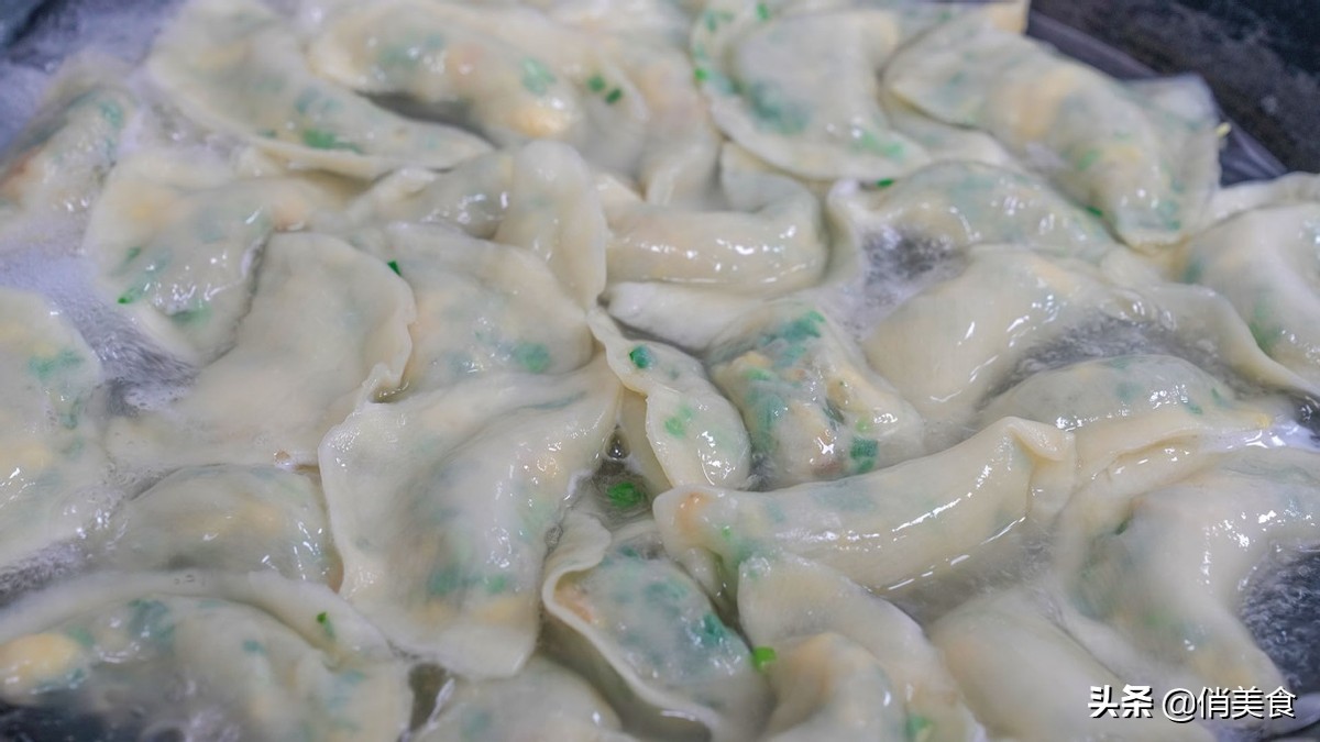 包韭菜肉馅饺子记住3放2不放,韭菜拌馅如何让韭菜不烧心
