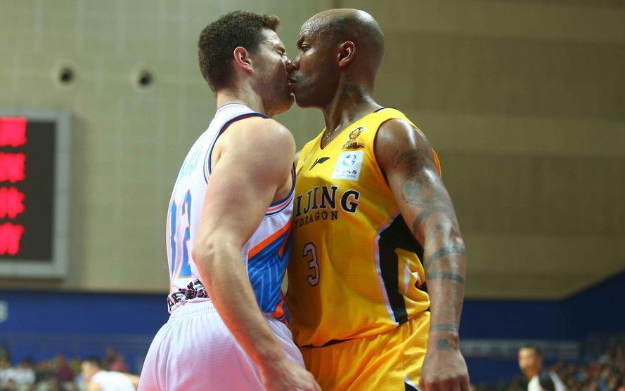 卡特最巅峰状态,卡特42岁和年轻扣篮对比