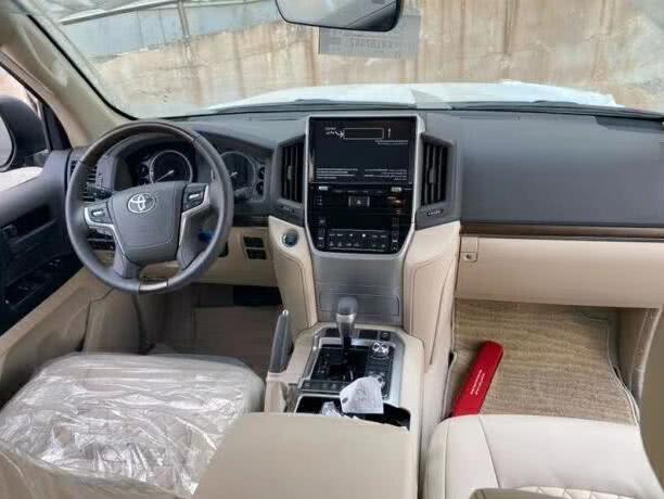 最新款柴油丰田兰德酷路泽到港！4.5T动力+四驱，售价与途乐看齐