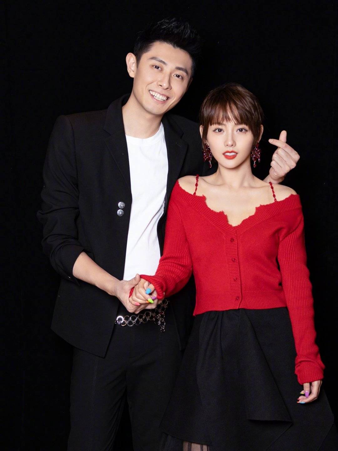 带娃锻炼两不误宝妈,张嘉倪穿健身衣