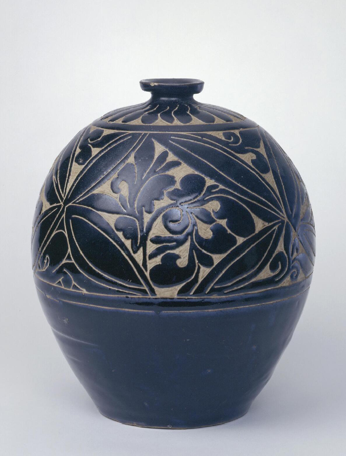 宋金时期半釉黑陶瓷,釉如凝脂的青花瓷器图片