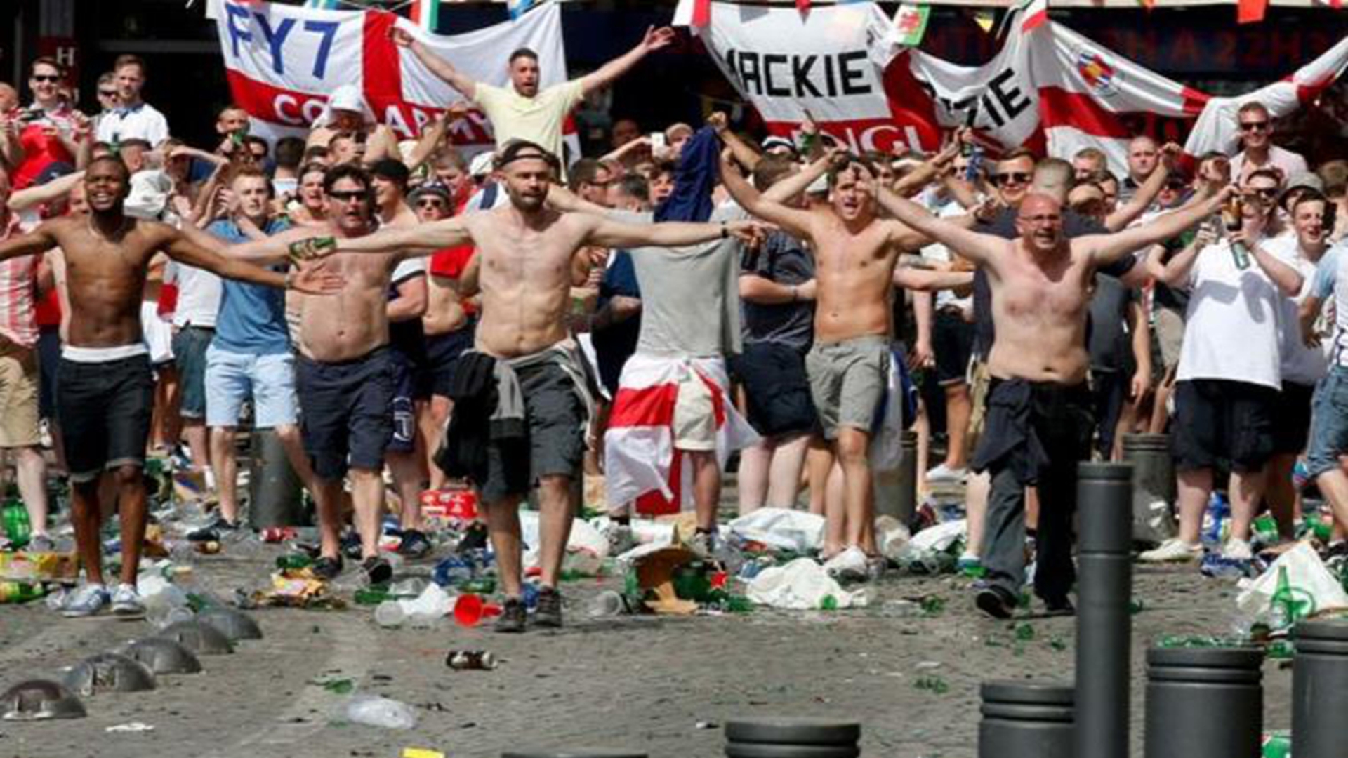 俄罗斯足球迷疯狂时刻,俄罗斯足球大战视频