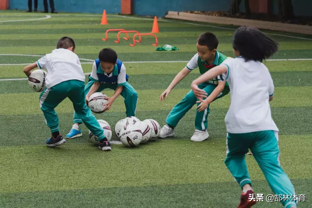 校园足球微课公开课,足球普及课大班