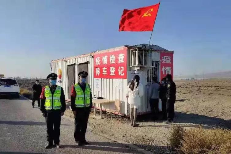 战疫一线党徽闪亮党旗飘扬,守卫战疫一线书写忠诚担当