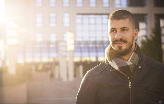 冬天男生脸干起皮怎么办,男生冬天干燥起皮用什么保湿