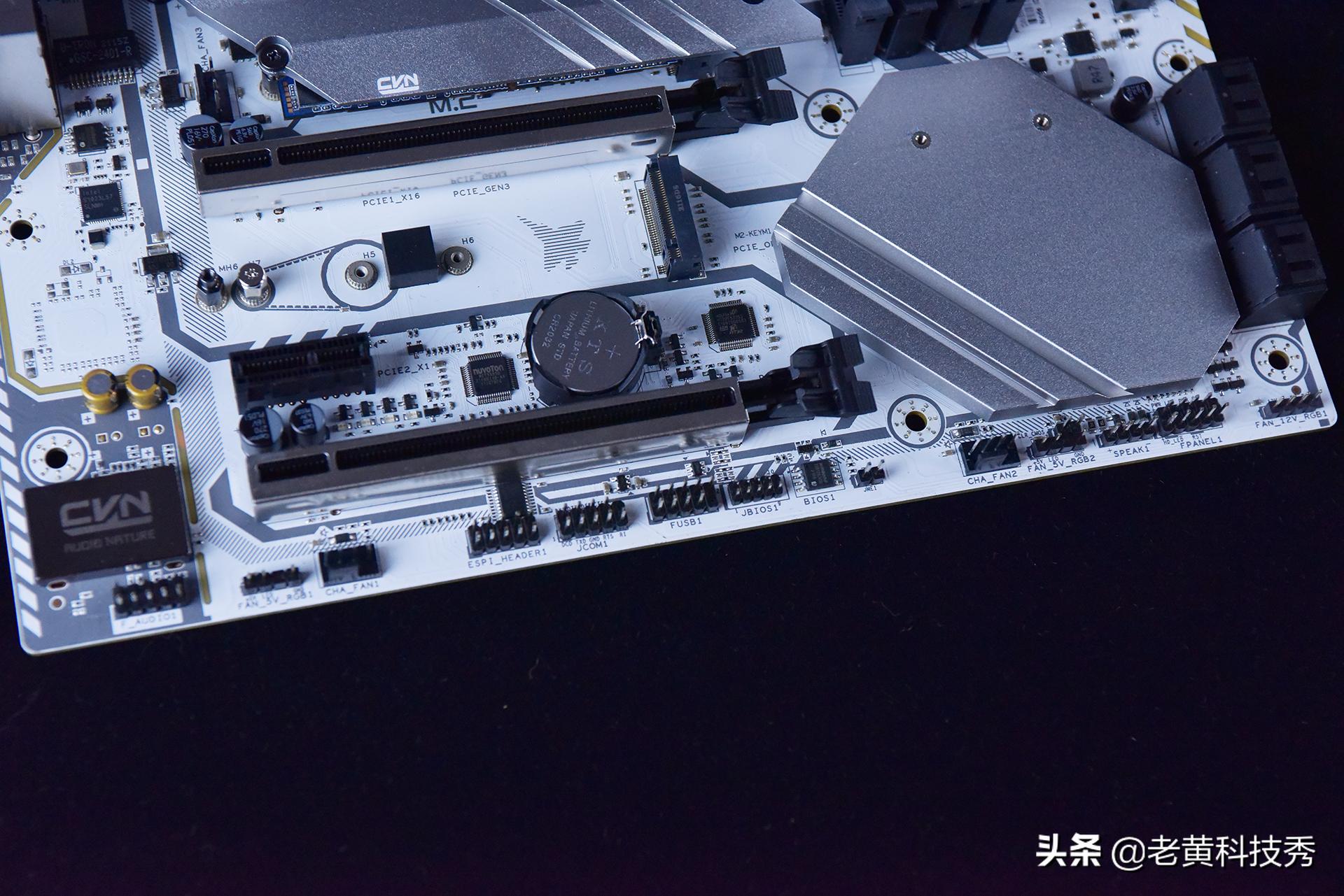 白色主机无显卡搭配,纯白主机配黑机箱