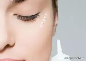 如何按摩眼部消除细纹,黑眼圈眼部细纹怎么消除