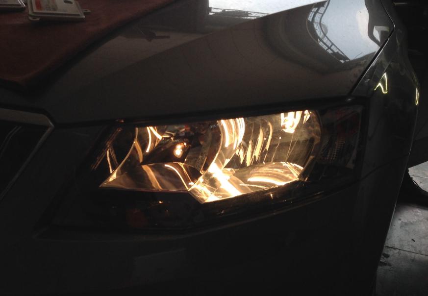 远光改了氙气没加透镜能过年检吗,汽车氙气大灯加透镜可以过年检吗