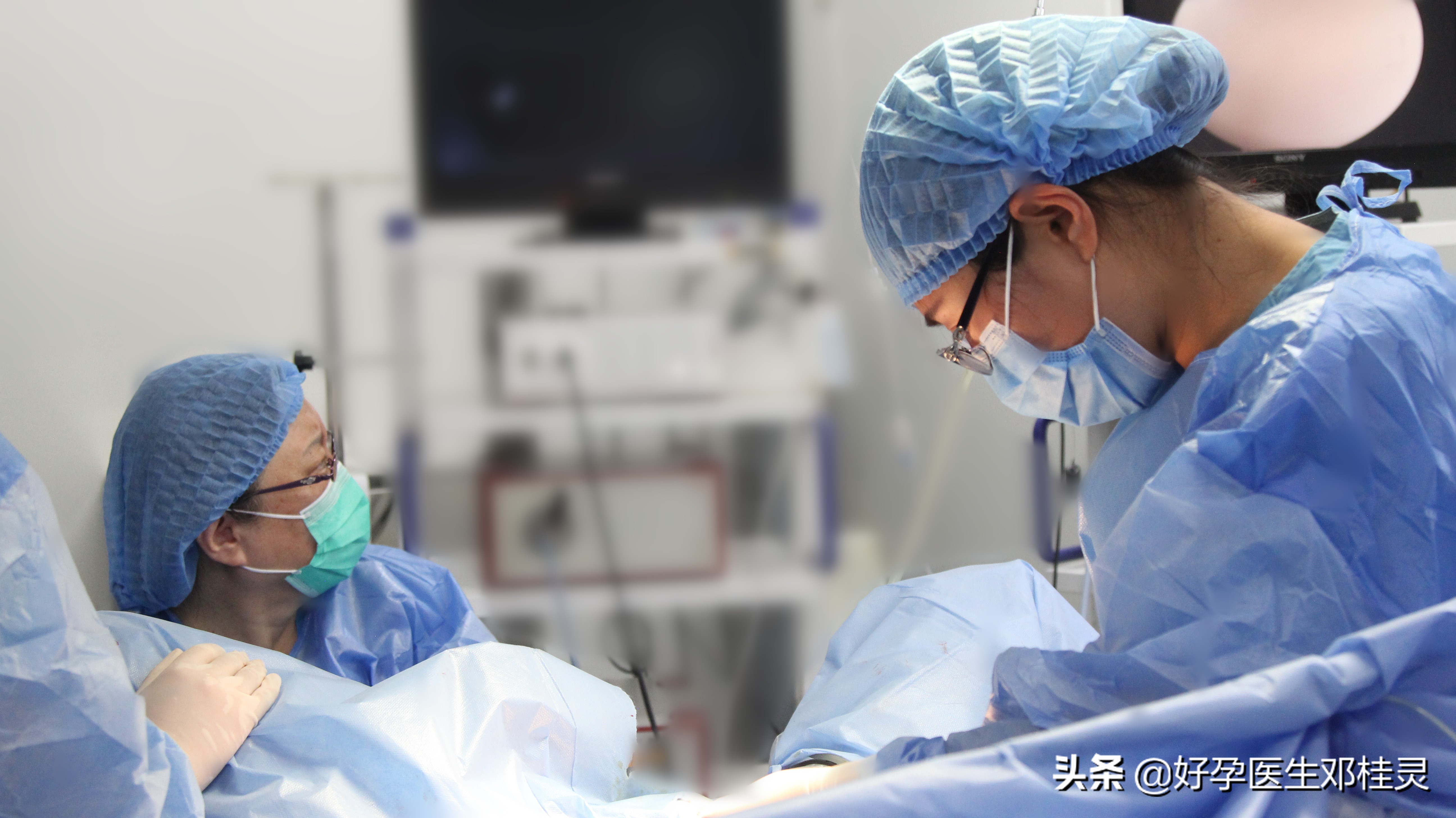 内膜厚刮宫好还是做宫腔镜手术好,子宫内膜不均医生建议宫腔镜