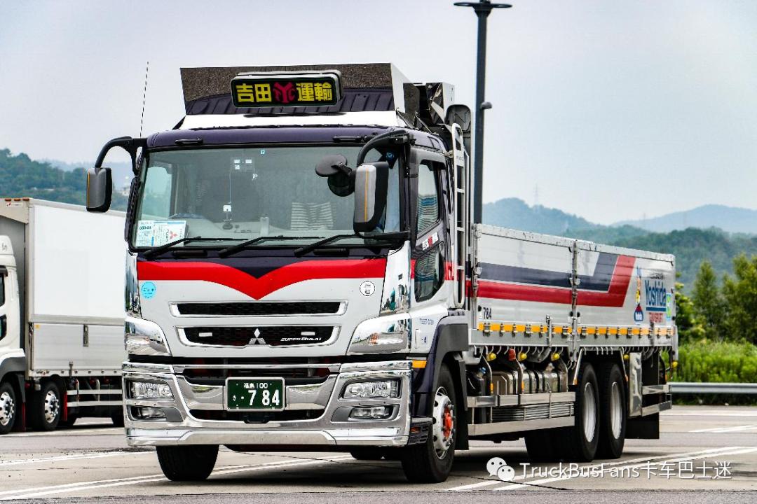 日本高速公路服务区随拍！卡车居然都这么帅