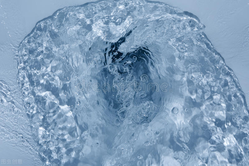 虹吸式马桶和直冲式马桶造型区别,虹吸式马桶与直冲式马桶的优缺点