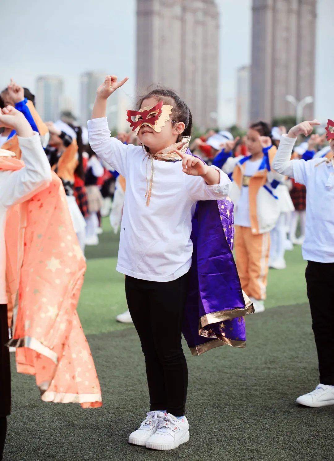 小学秋季田径运动会报道,运动少年展英姿