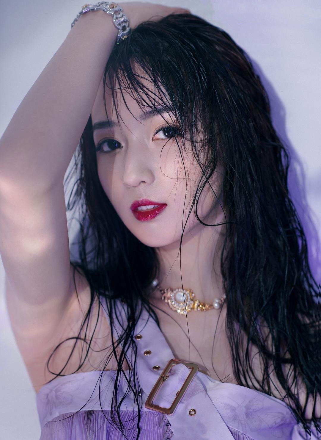 秦牛正威蓬松的头发视频,秦牛正威惊艳的照片