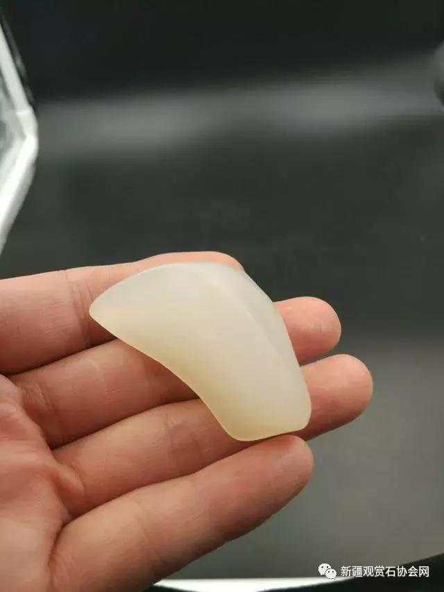 戈壁滩捡玉怎么分辨玉和石头,金丝玉三剑客戈壁滩捡金丝玉