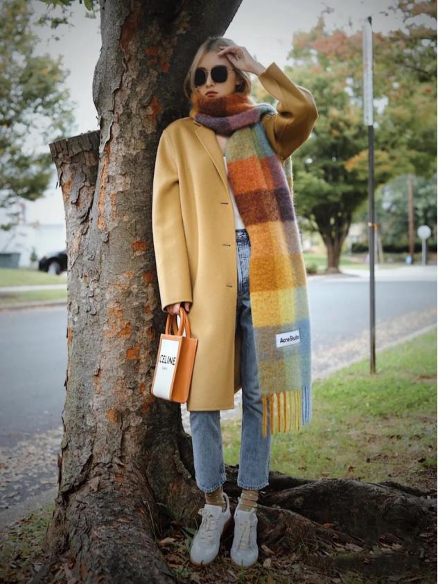 江疏影的衣服和围巾搭配好精致,江疏影穿什么颜色围巾好看