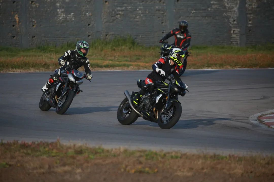 moto2凯旋极速,凯旋765rsmoto2限量版试驾