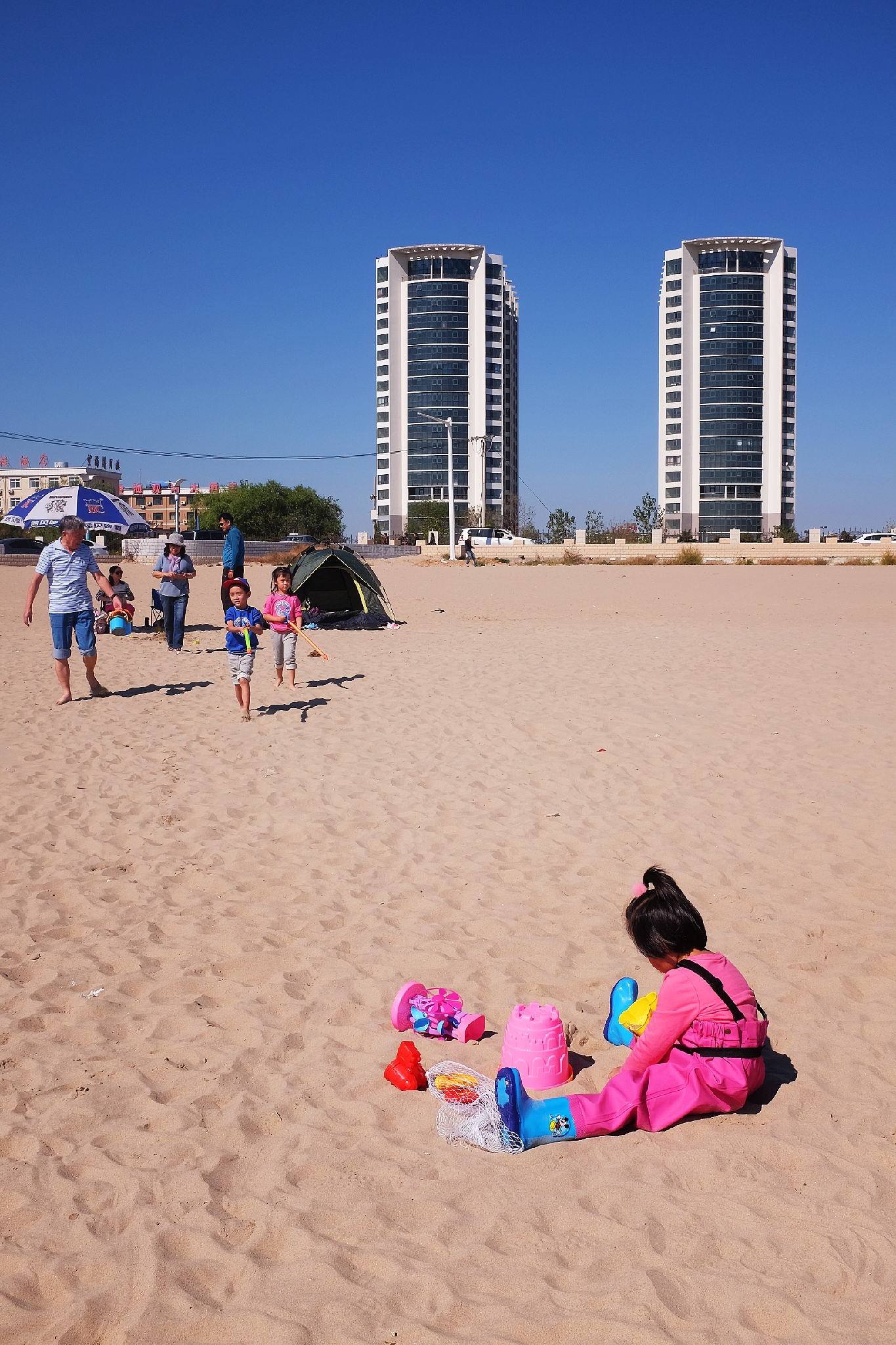 到了北戴河之后怎么去海滨浴场,北戴河怪楼奇园景区今天可以玩吗