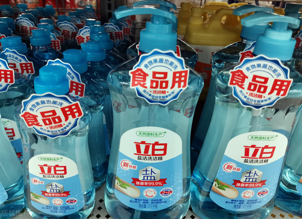 牛仔裤不穿变黄清洗小妙招,牛仔裤洗不掉色的办法