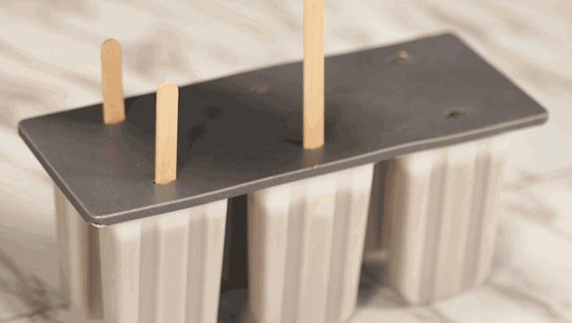 炎炎夏日不如做份甜品消消暑吧,夏日消暑甜品美味的红糖冰粉