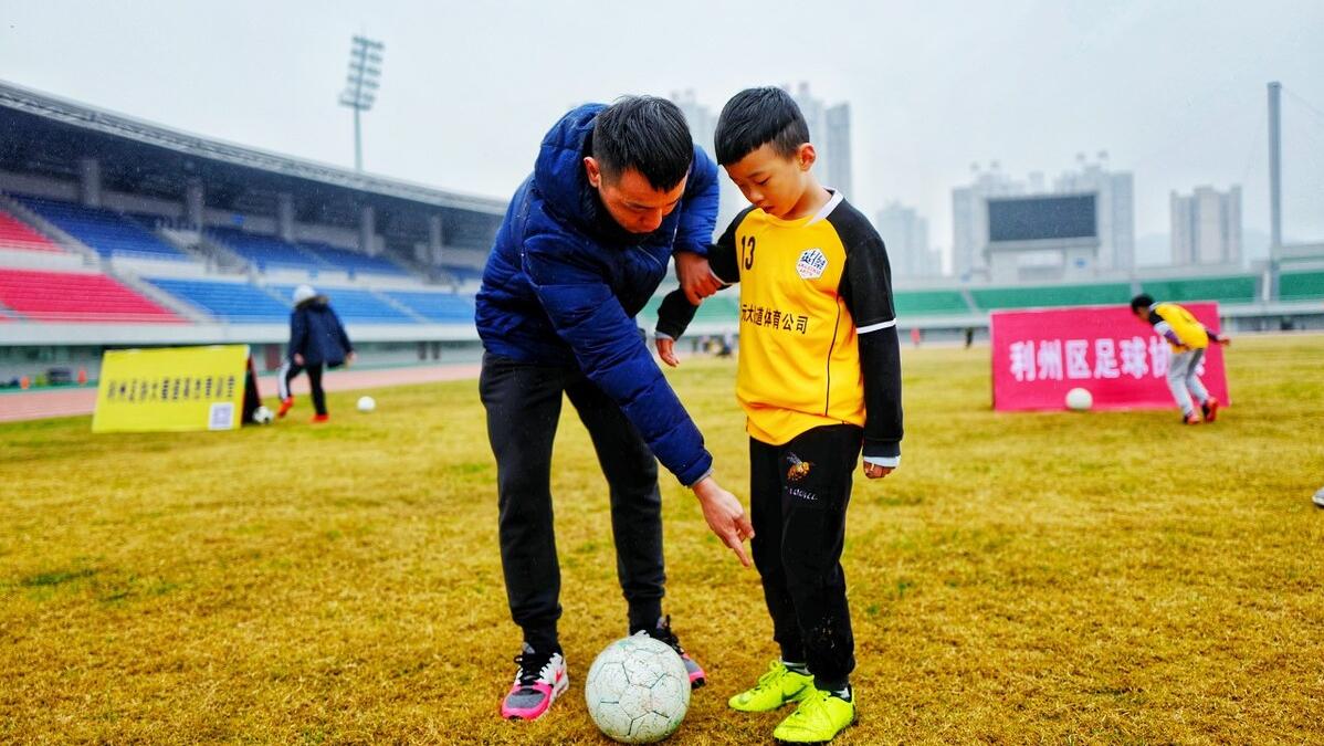 亚洲区12强赛最佳,2018世界杯亚洲区12强赛中国足球