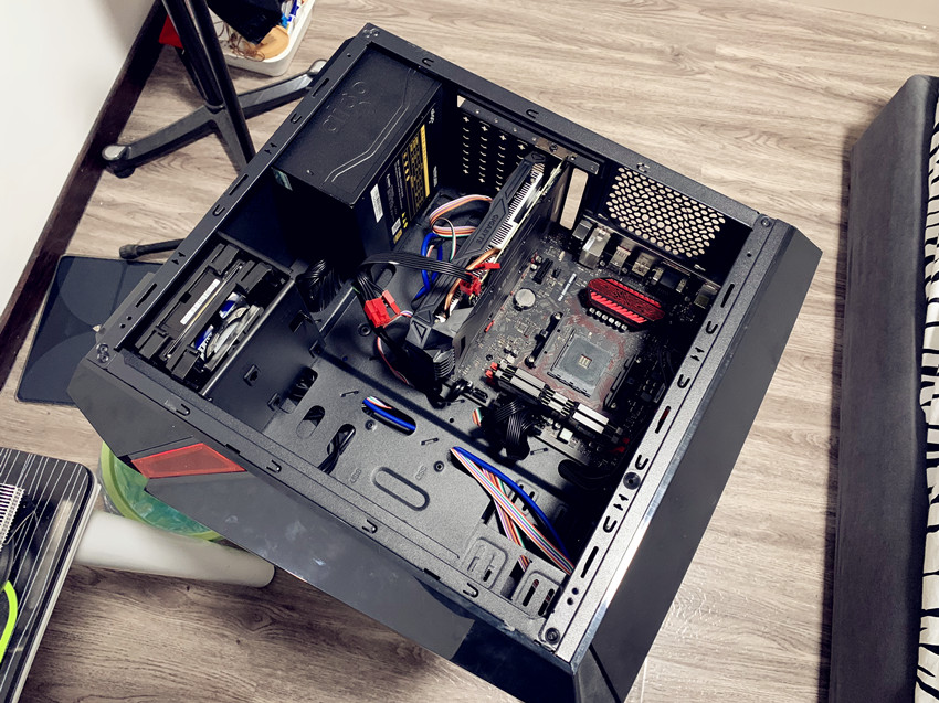 自己装的电脑点不亮,新买的电脑不亮怎么办