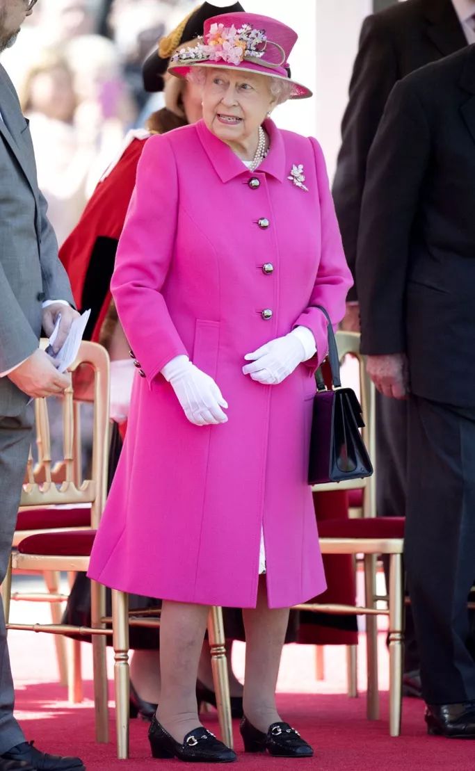 适合配中长款大衣的鞋子,冬季适合搭配大衣穿的鞋子