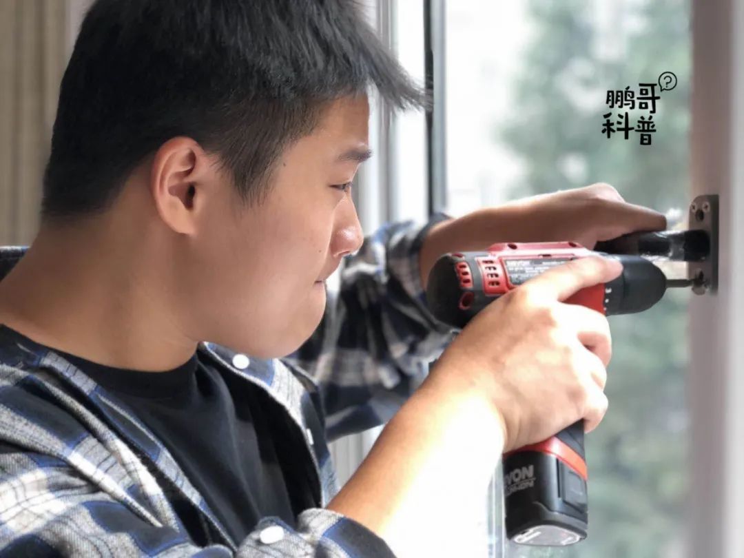 门窗锁坏了有什么办法可以锁住,窗户门把手关不严怎么办