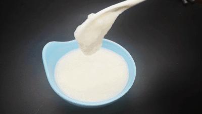 宝宝添加辅食后过敏怎么表现,宝宝添加辅食后便秘说让多喝水