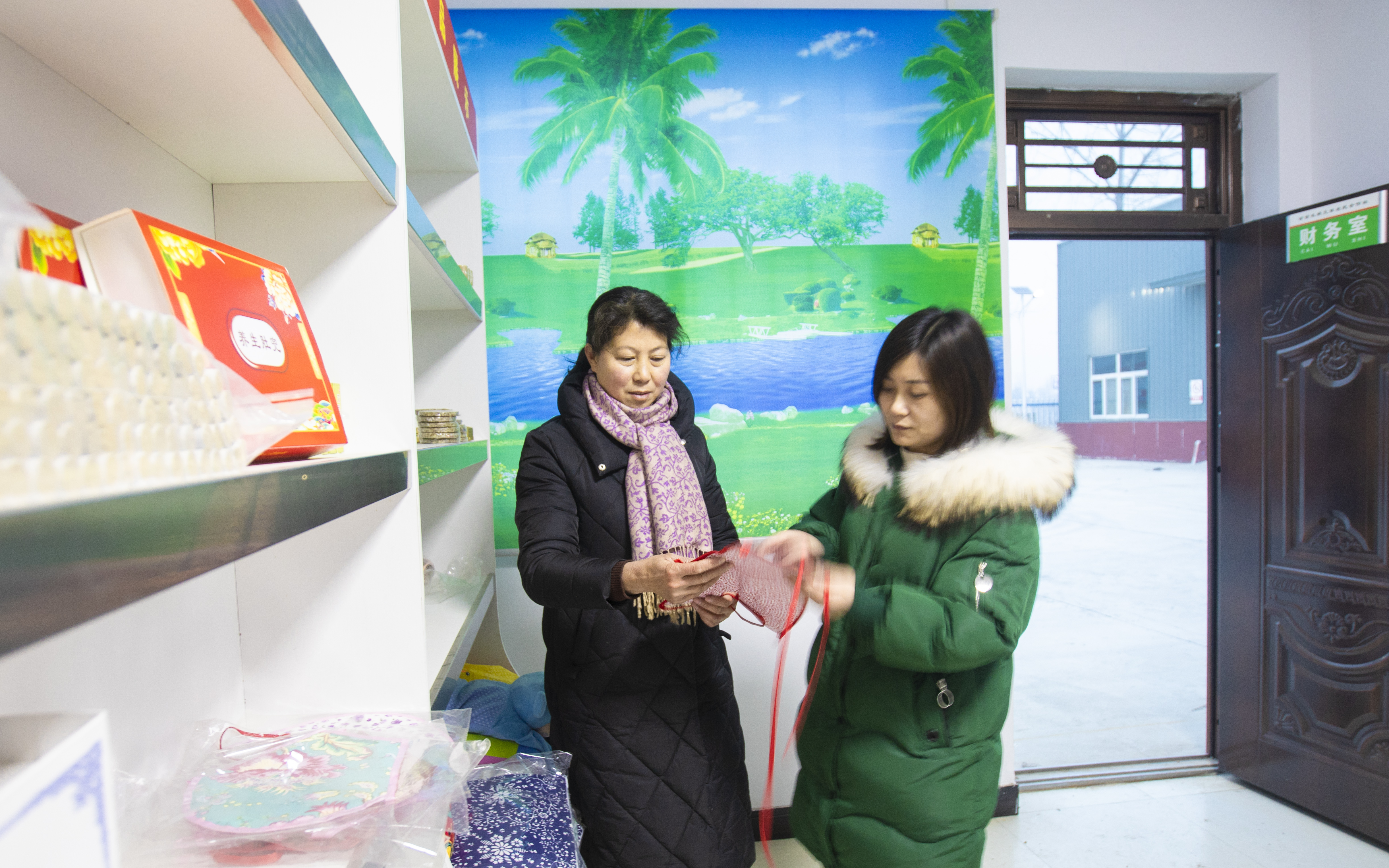 世界冠军母亲带全村留守女儿就业,三门峡女孩世界冠军